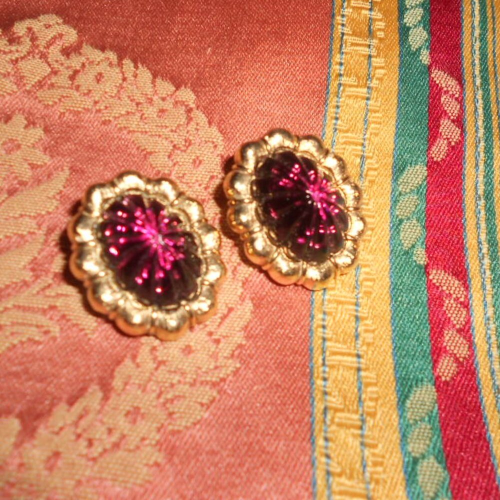 Vintage Jewels of India Melon Amethyst Glass Clip Earrings
